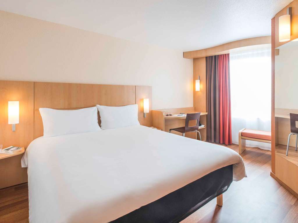 ibis nantes centre tour bretagne