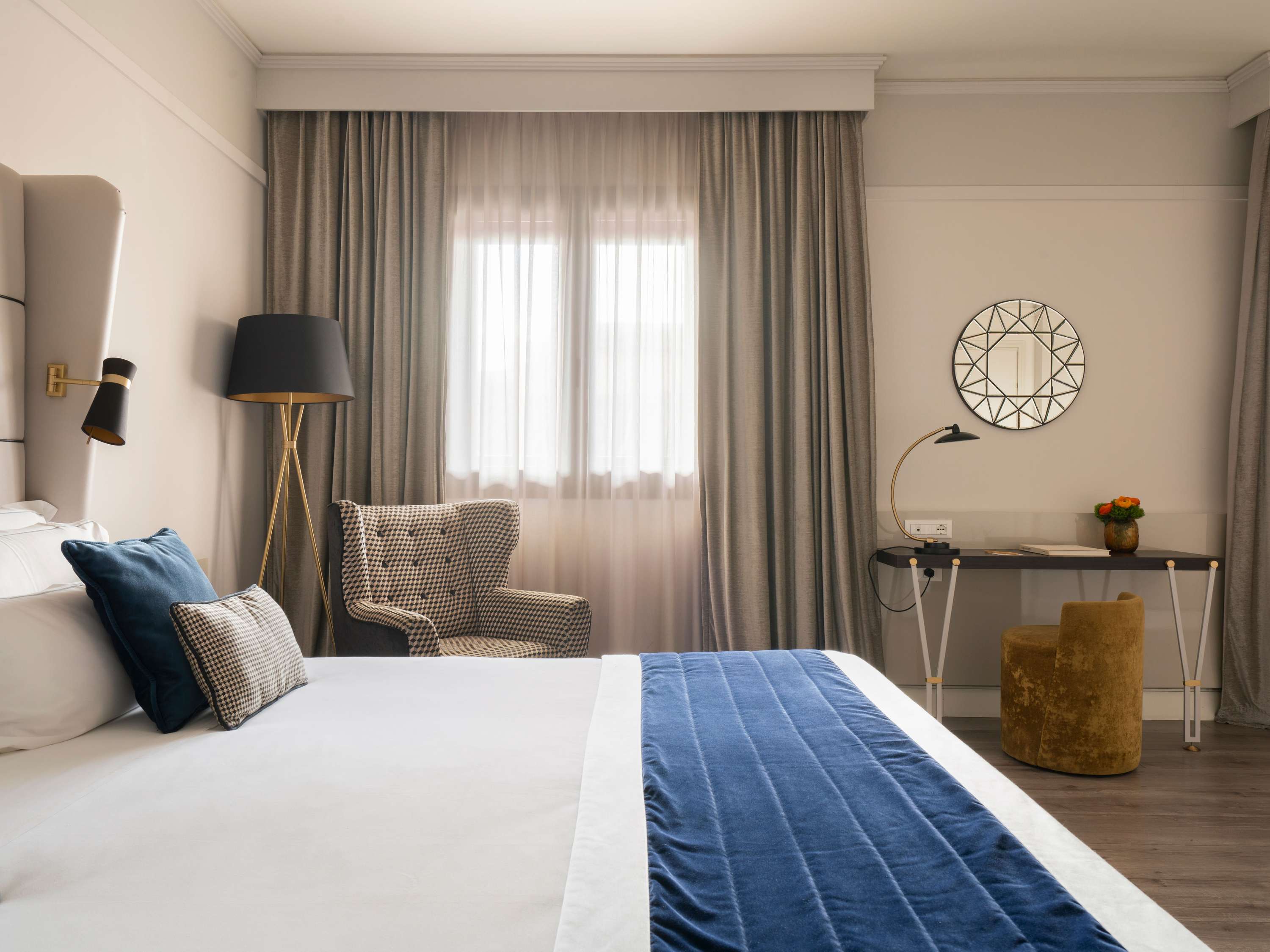 Suite Junior 1 lit King + canapé — photo 1
