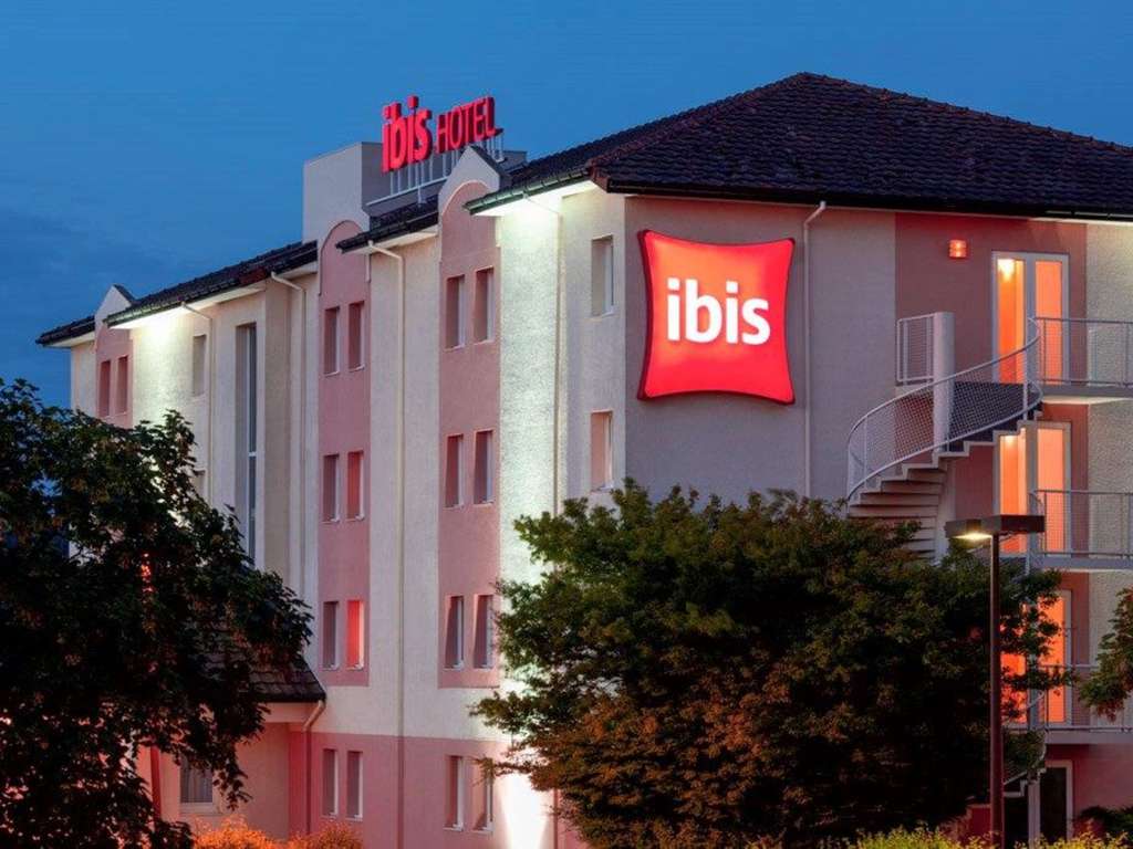 ibis Pau Lescar - Image 1