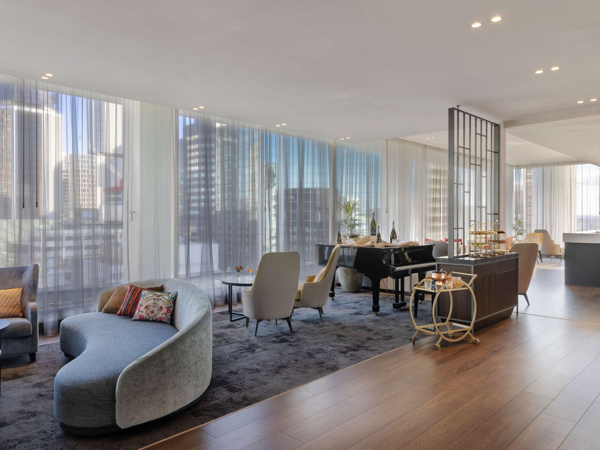 Grand Mercure Auckland CBD Hotel Overlooking Auckland Harbour