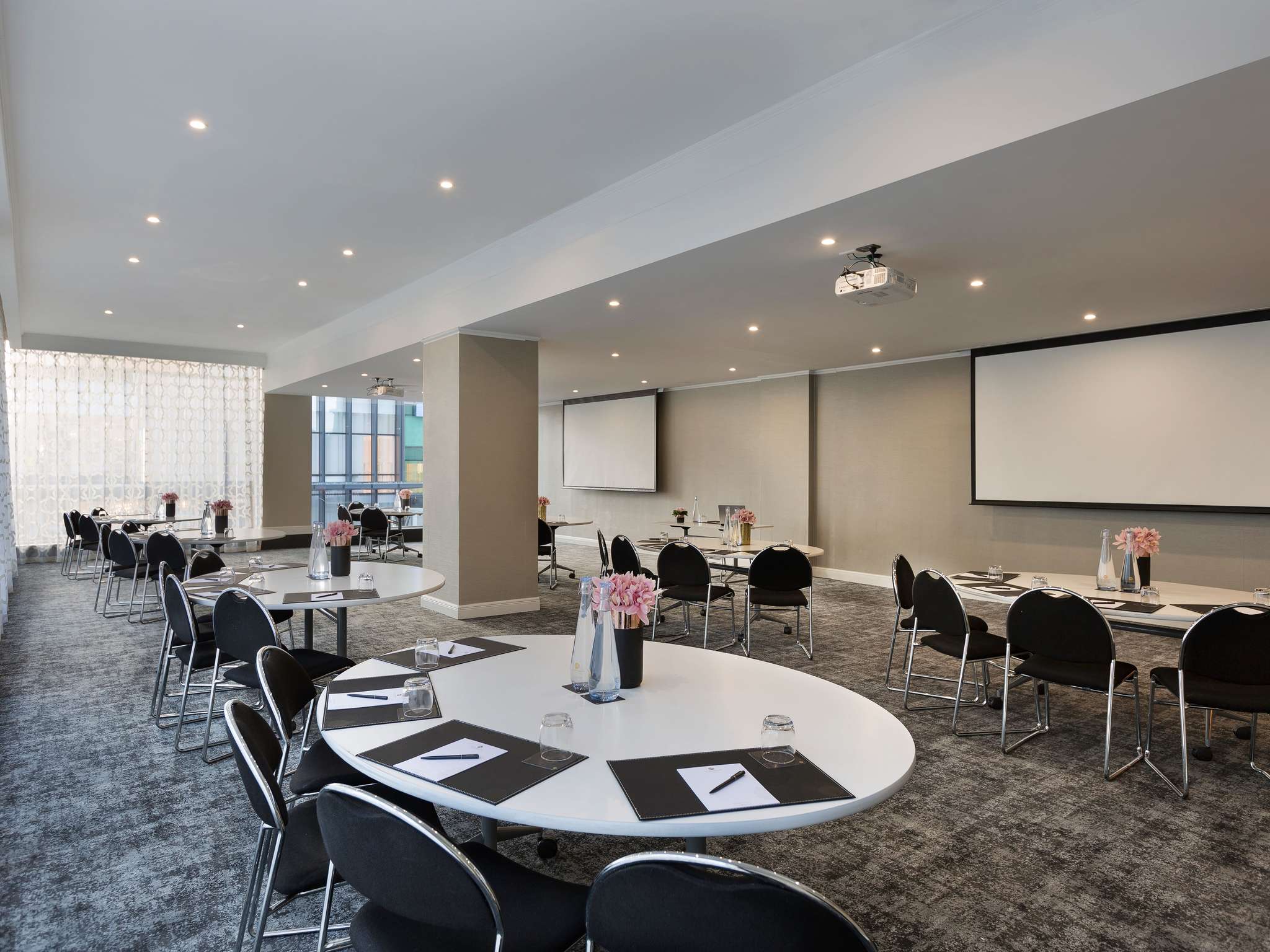 Photo - Mövenpick Hotel Auckland