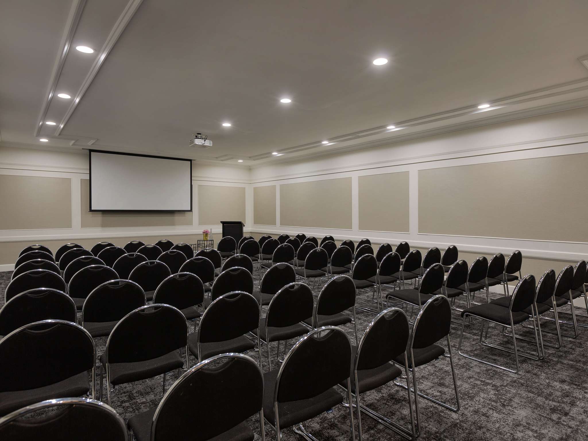 Photo - Mövenpick Hotel Auckland