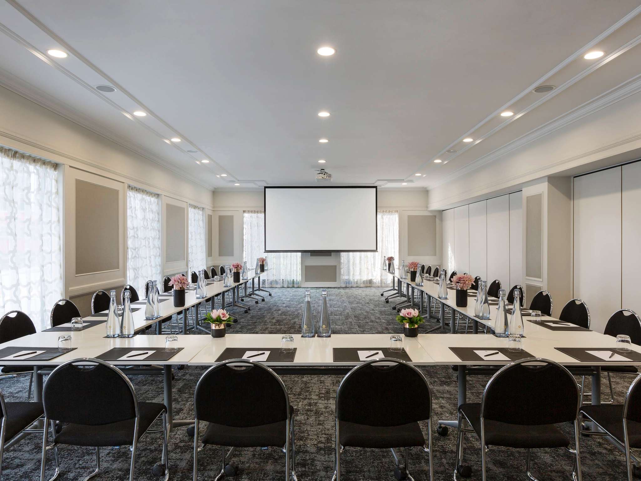 Photo - Mövenpick Hotel Auckland