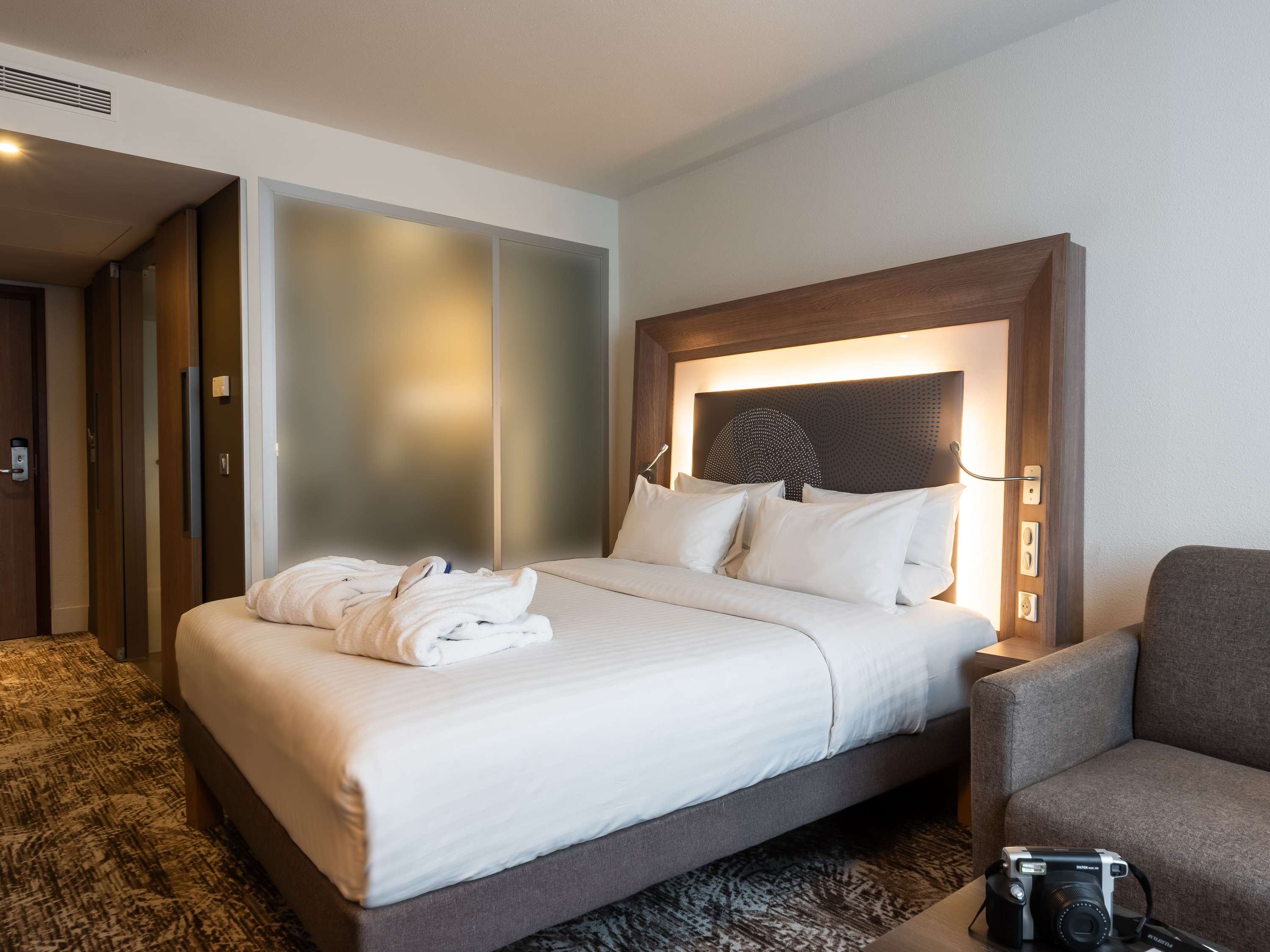 Chambre triple Exécutive lit queen size et canape lit simple — photo 3
