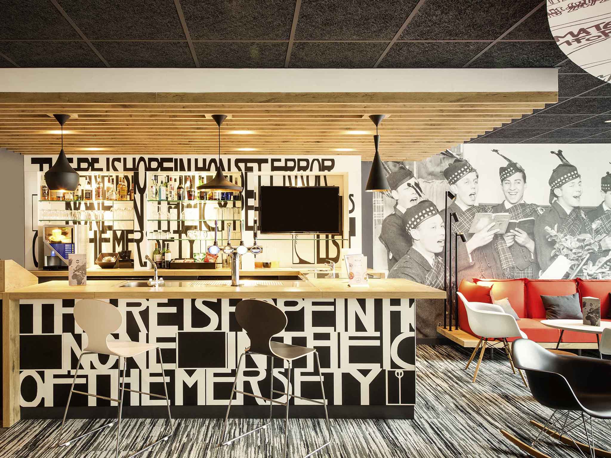 Photo - ibis Edinburgh Centre Royal Mile – Hunter Square