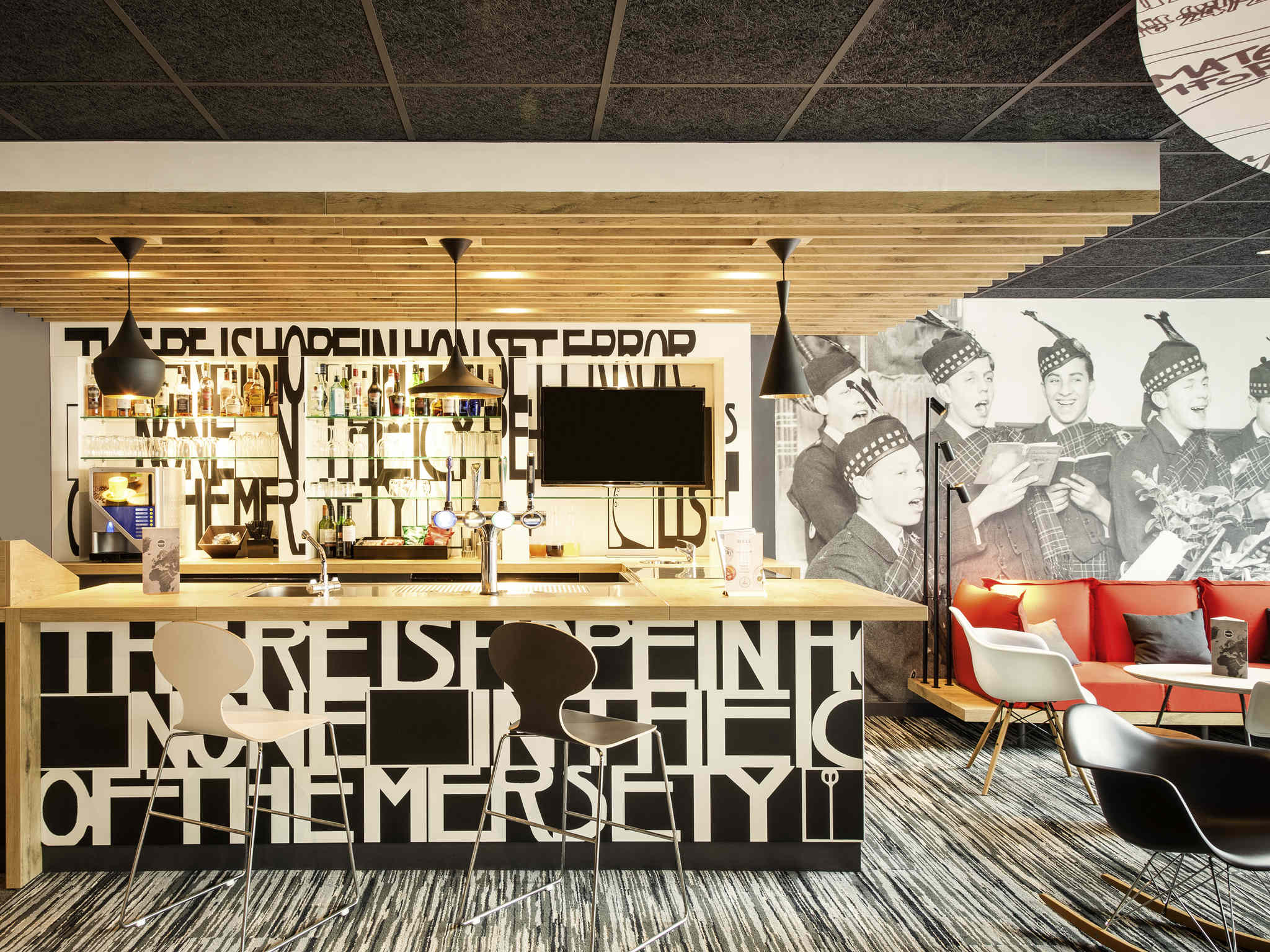 Photo - ibis Edinburgh Centre Royal Mile – Hunter Square