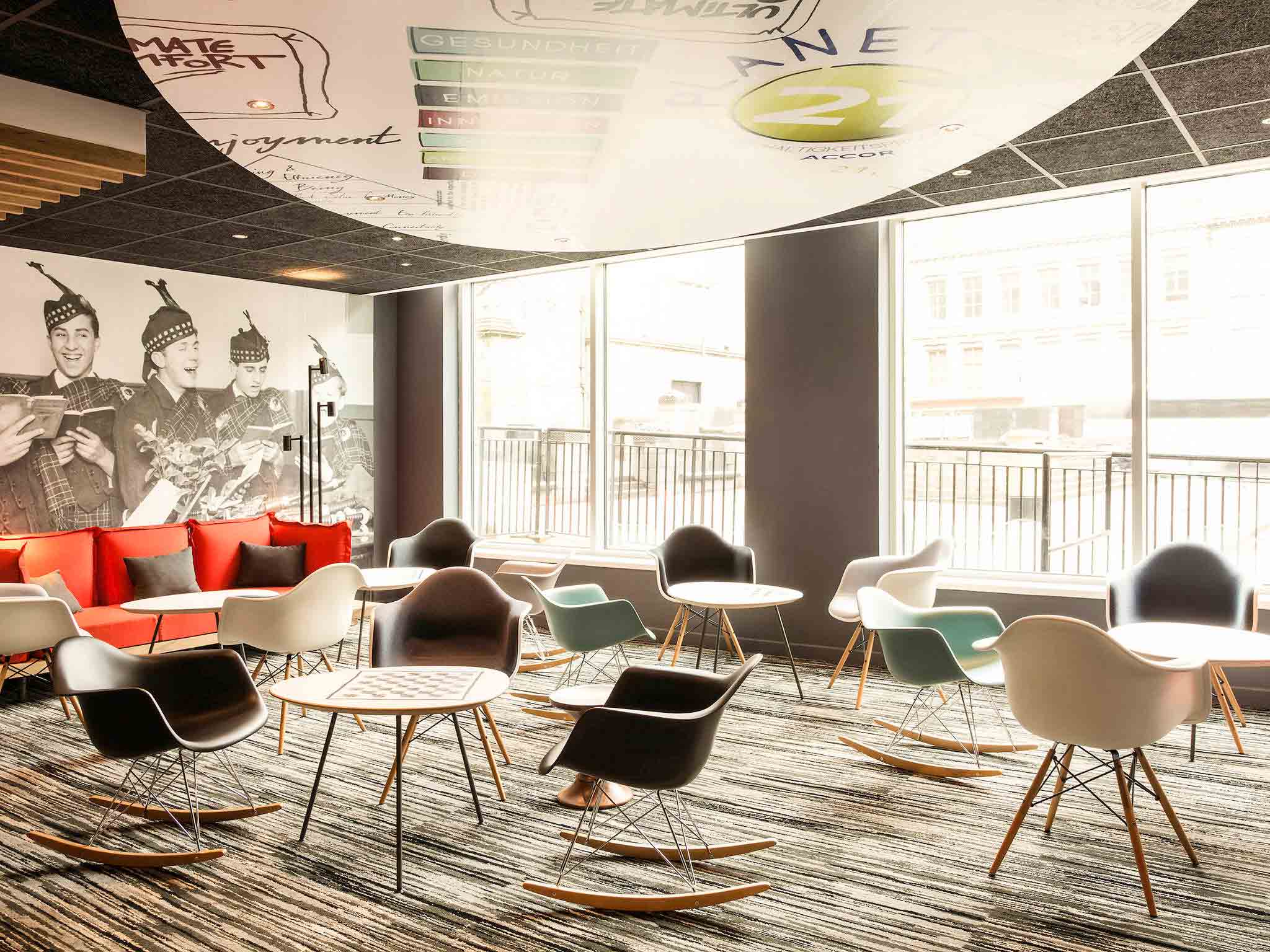 Photo - ibis Edinburgh Centre Royal Mile – Hunter Square