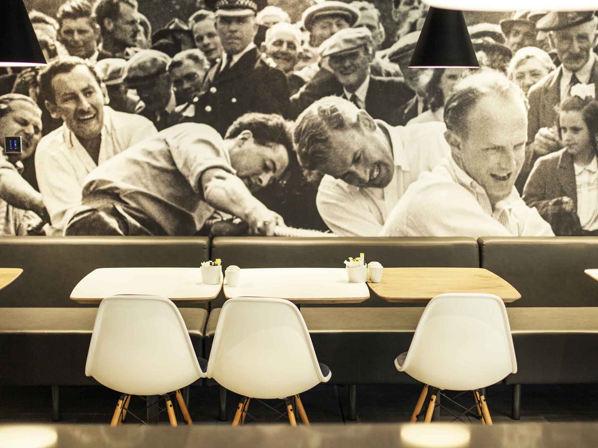 Photo - ibis Edinburgh Centre Royal Mile – Hunter Square