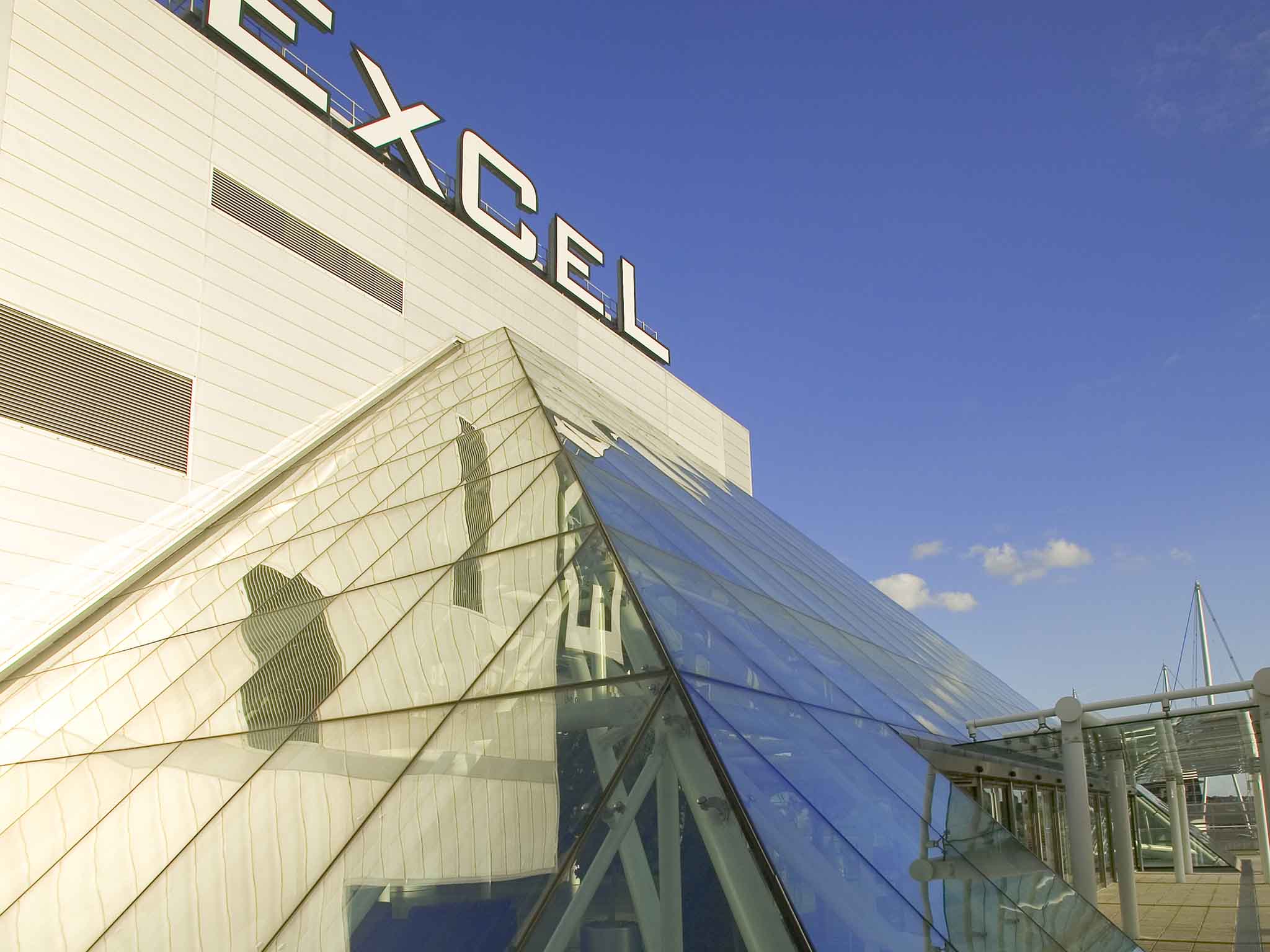 Photo - ibis London Docklands Canary Wharf