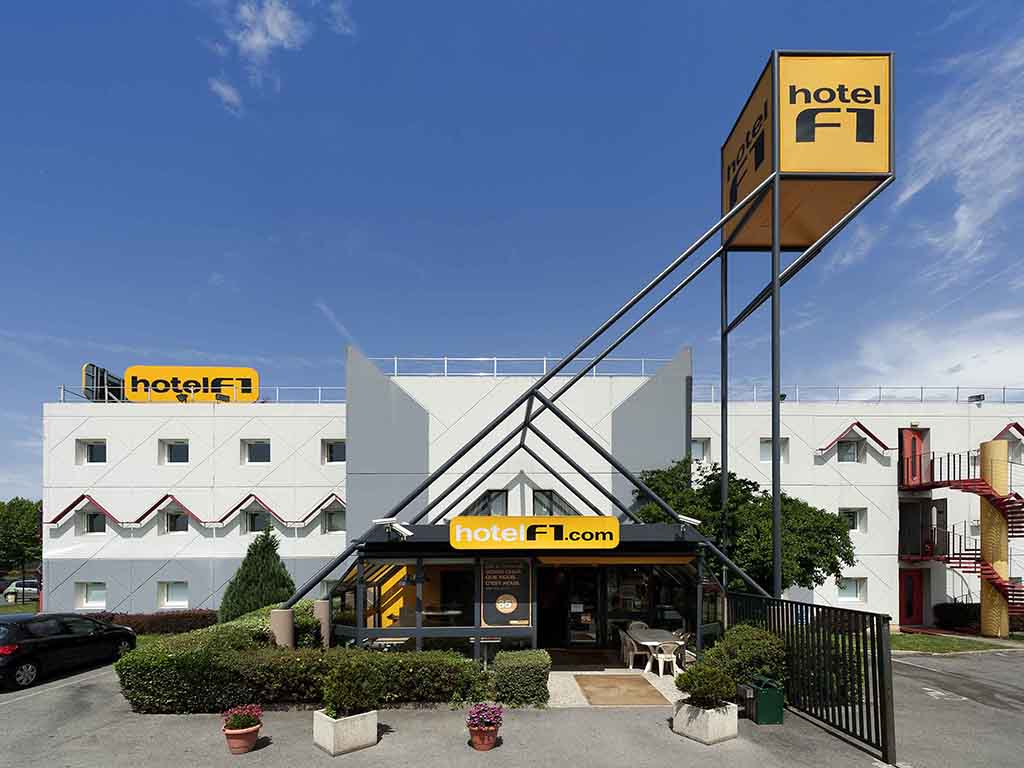 hotelF1 Evreux Sud - Image 1