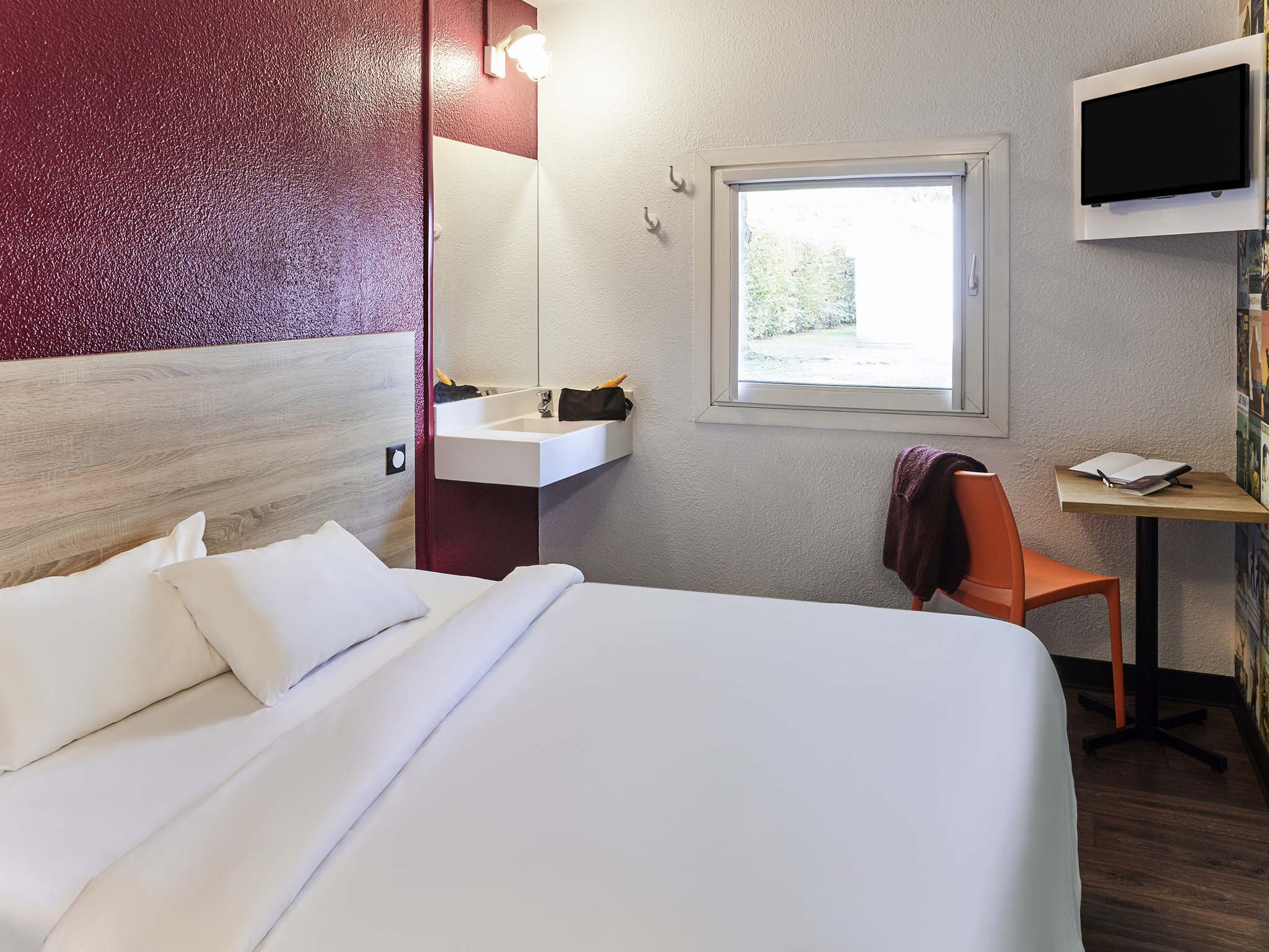 Hotel In Coquelles Hotelf1 Calais Rooms Hotelf1 Calais Coquelles