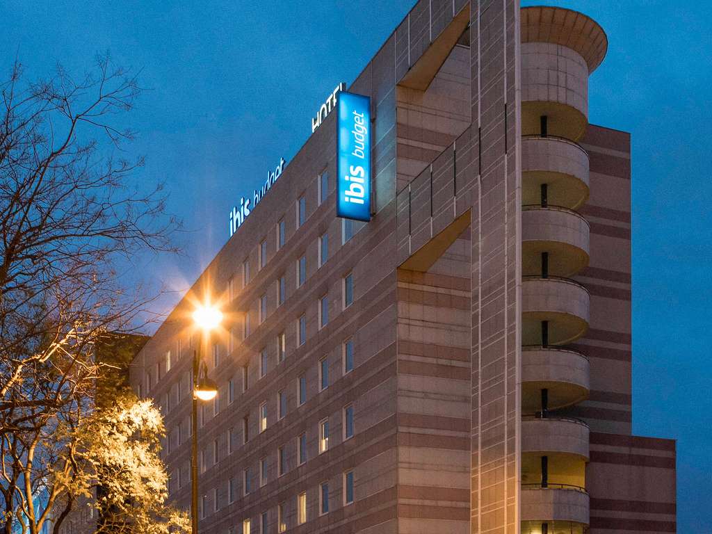 ibis budget París Puerta de Montmartre - Image 1