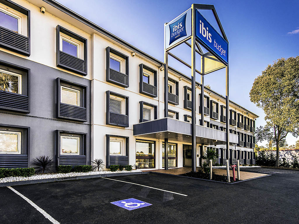 ibis budget Campbelltown - Image 1