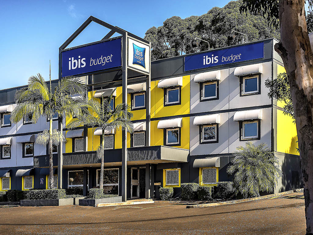 ibis budget Энфилд - Image 1