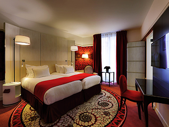 Cozy room with 2 single beds