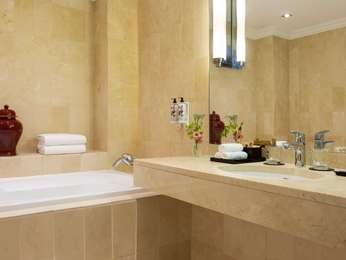 Superior Room, 1 double bed, inner courtyard side, photo 2