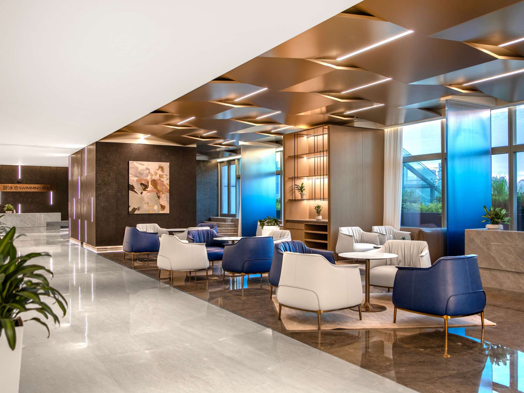 Photo - Novotel Atlantis Shanghai - Breakfast in the clouds with river view in the revolving restaurant