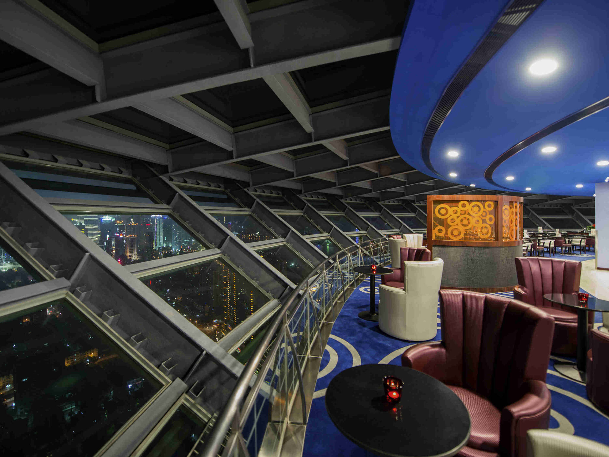 Photo - Novotel Atlantis Shanghai - Breakfast in the clouds with river view in the revolving restaurant
