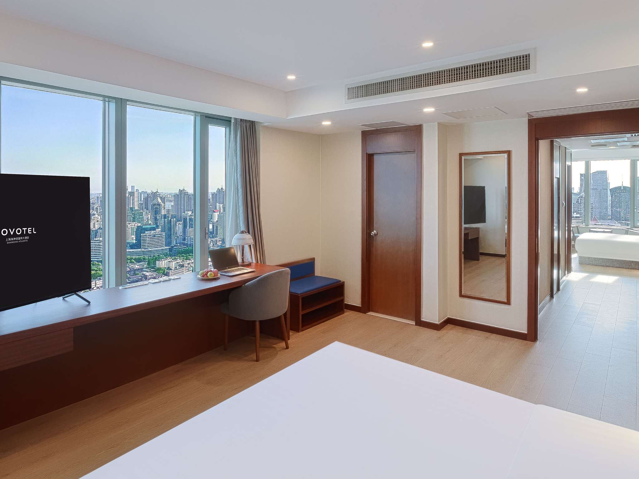 Foto - Novotel Atlantis Shanghai - Breakfast in the clouds with river view in the revolving restaurant