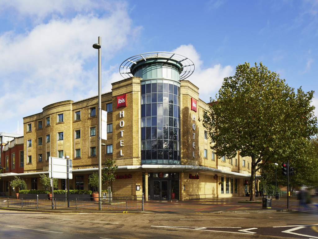 ibis London Stratford - Image 1