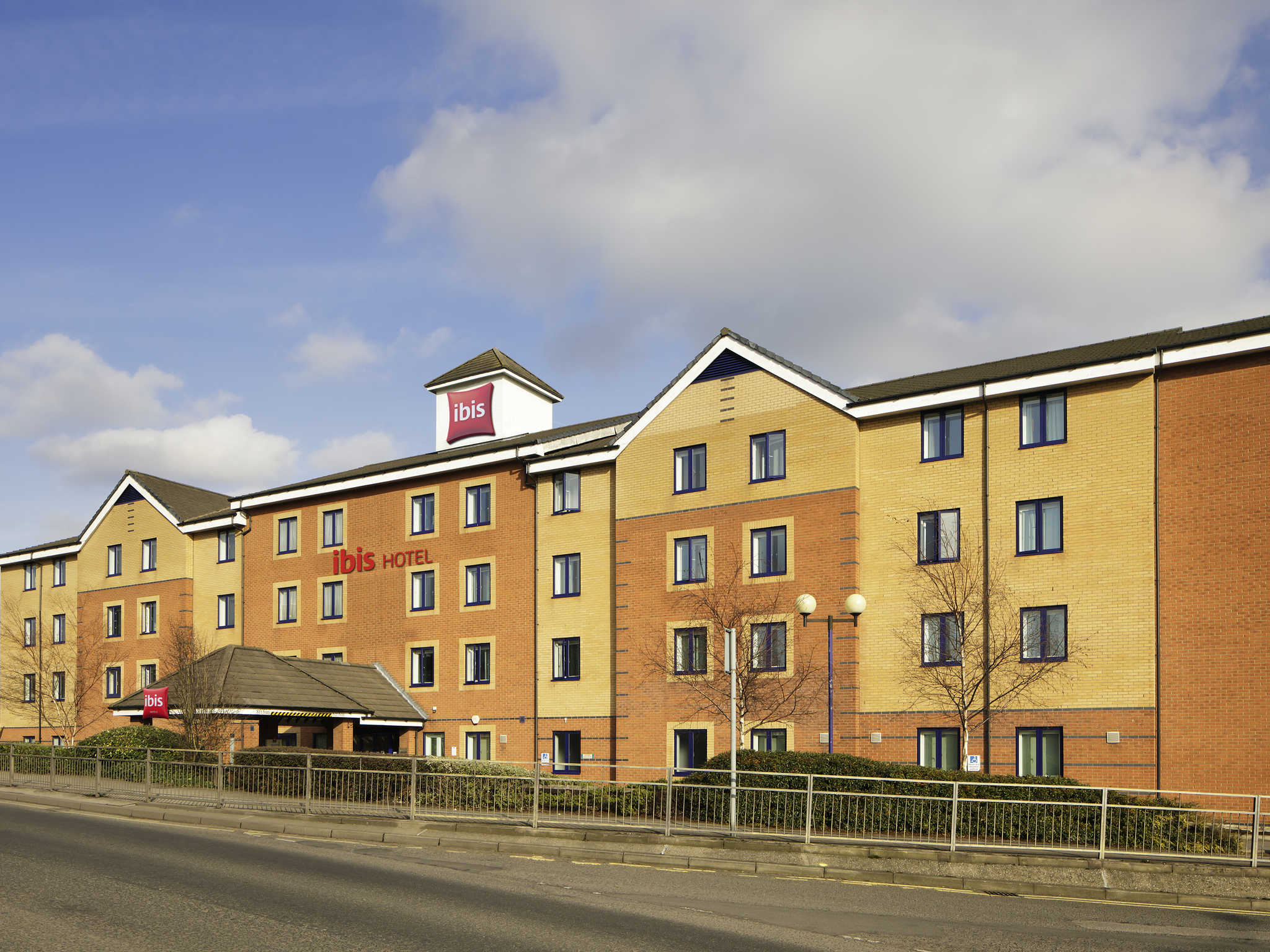 Photo - ibis Chesterfield Centre – Market Town