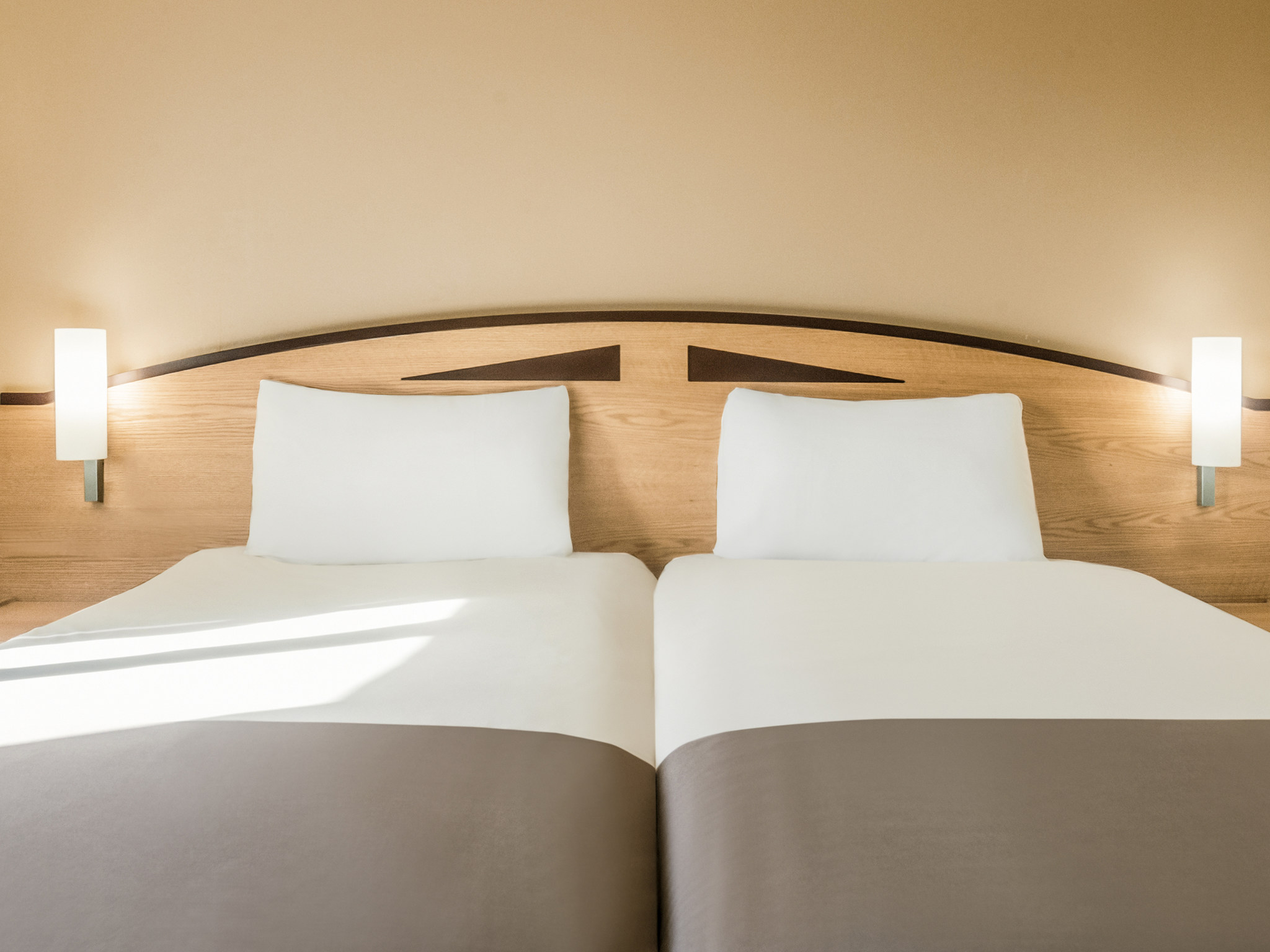 Photo - ibis Chesterfield Centre – Market Town