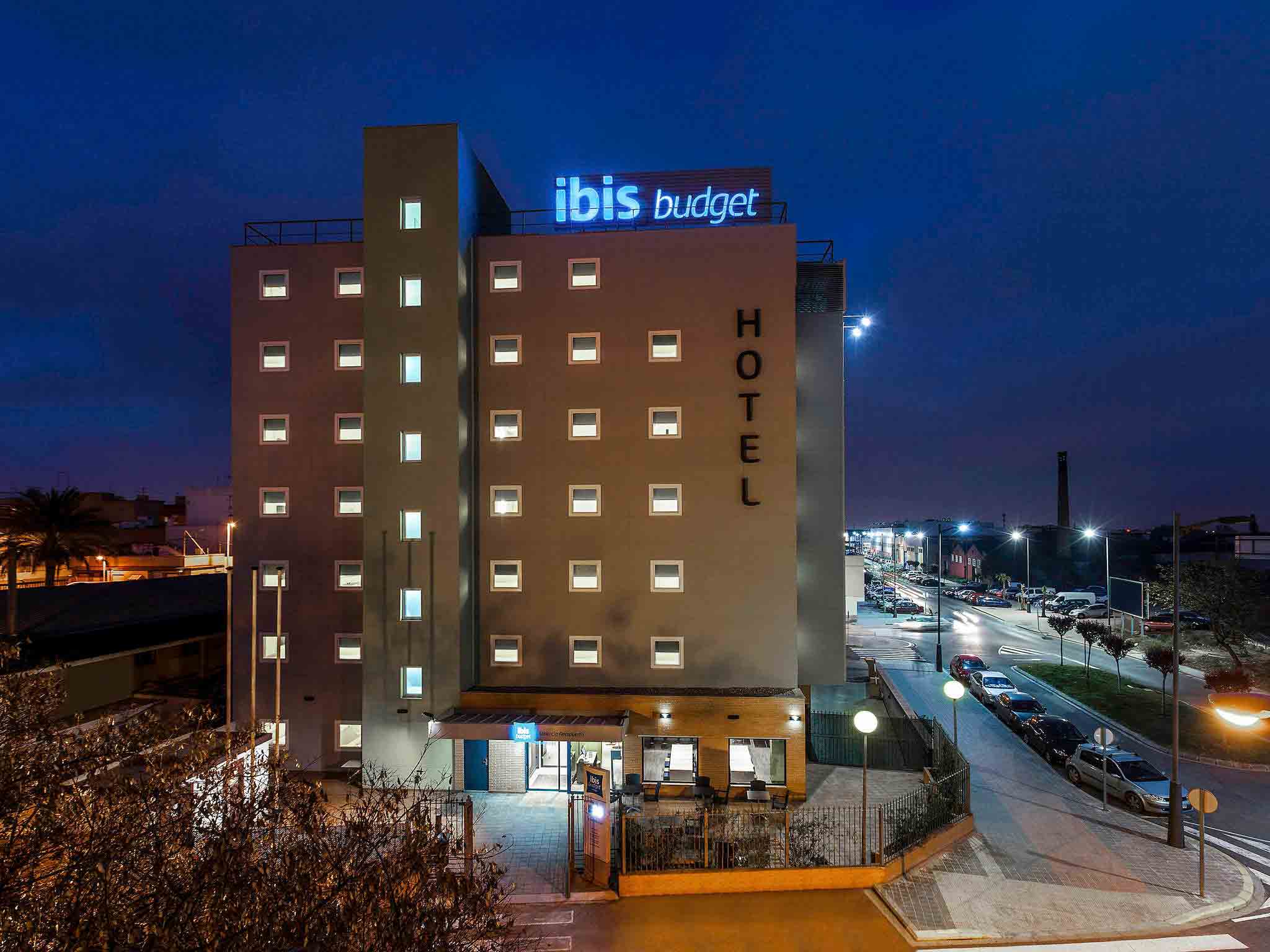 Hotel at VALENCIA AIRPORT - Book with ibis budget in Manises