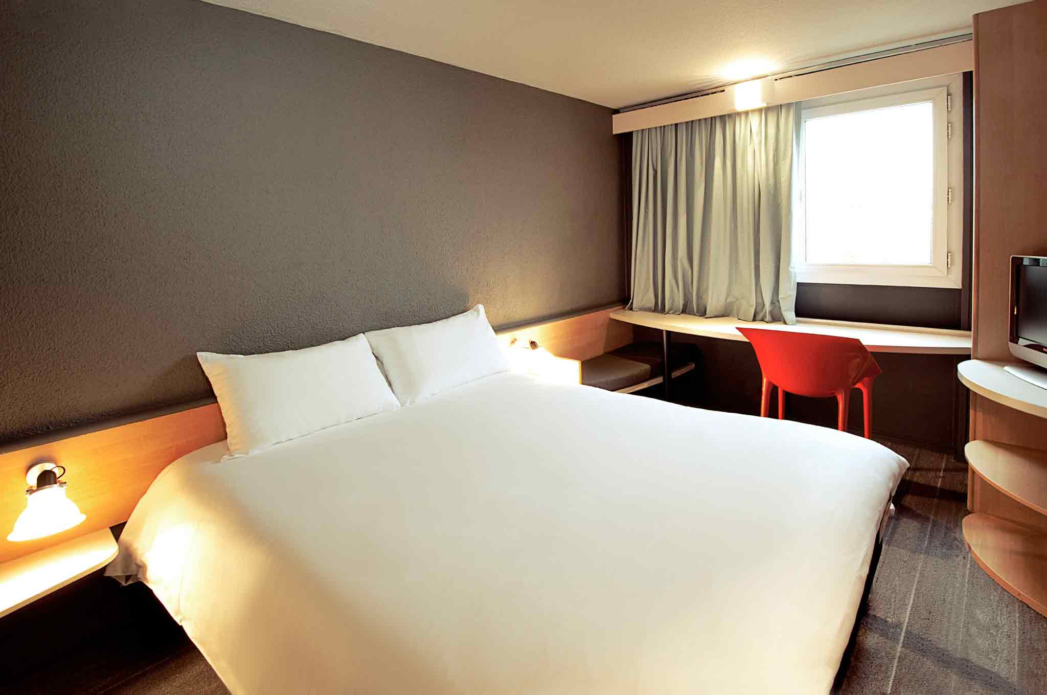 Hotel In Coquelles Ibis Calais Tunnel Sous La Manche Rooms Ibis Calais Tunnel Sous La Manche