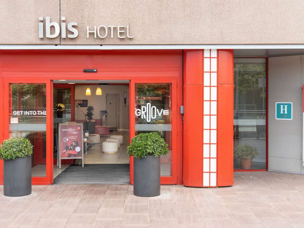 ibis Barcelona Meridiana - Image 1