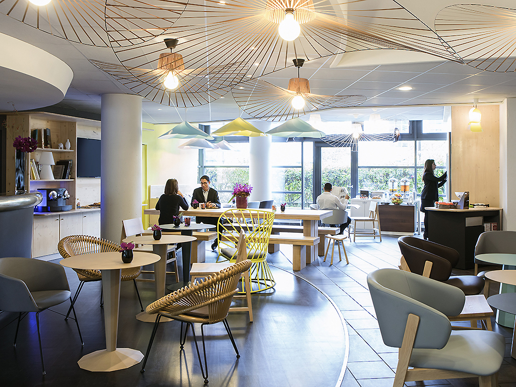 Novotel Suites Paris Rueil Malmaison - Image 4