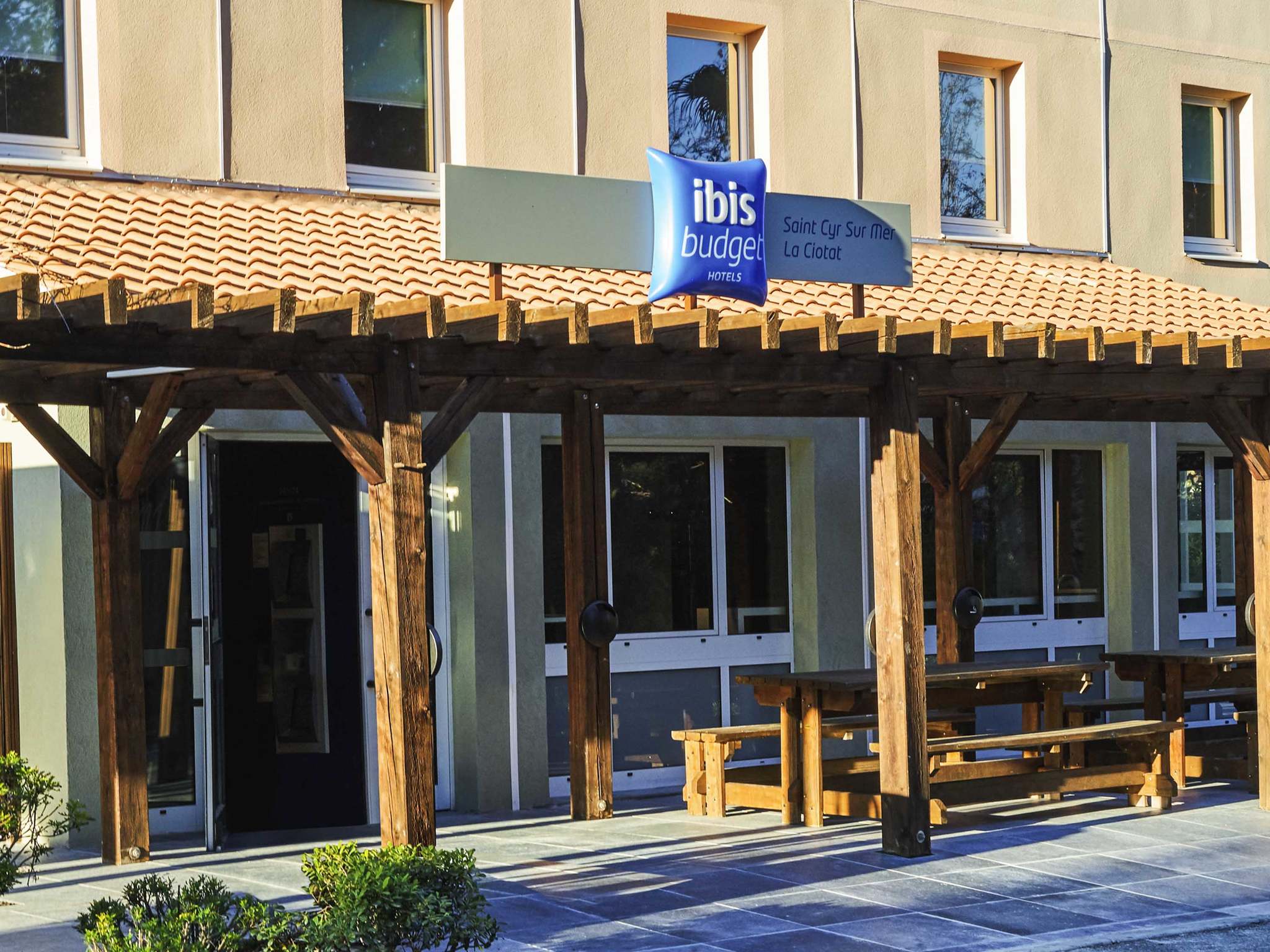 Foto - Logis Hôtel de Port d'Alon - St Cyr sur Mer