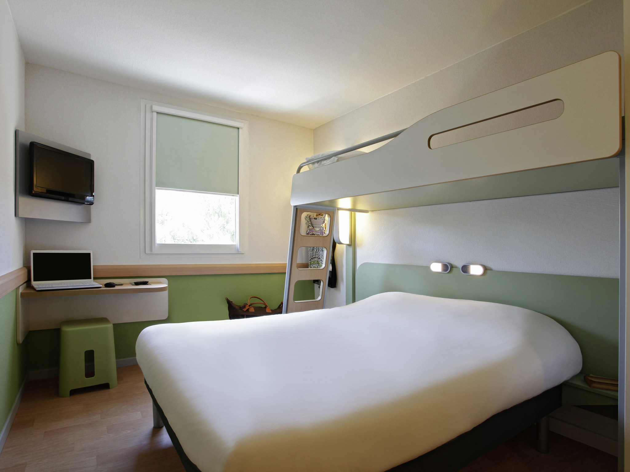 Foto - Logis Hôtel de Port d'Alon - St Cyr sur Mer