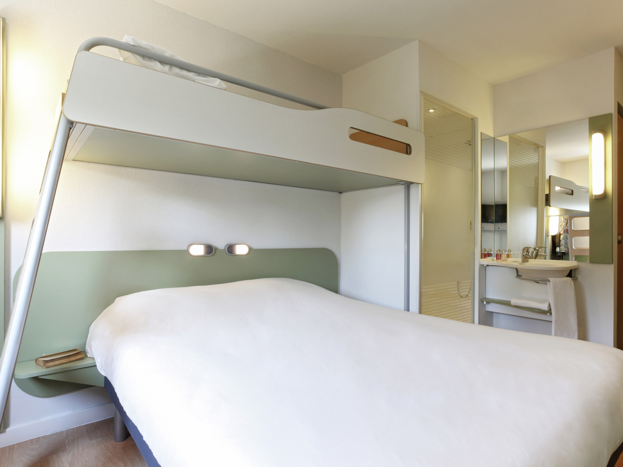 Foto - Logis Hôtel de Port d'Alon - St Cyr sur Mer