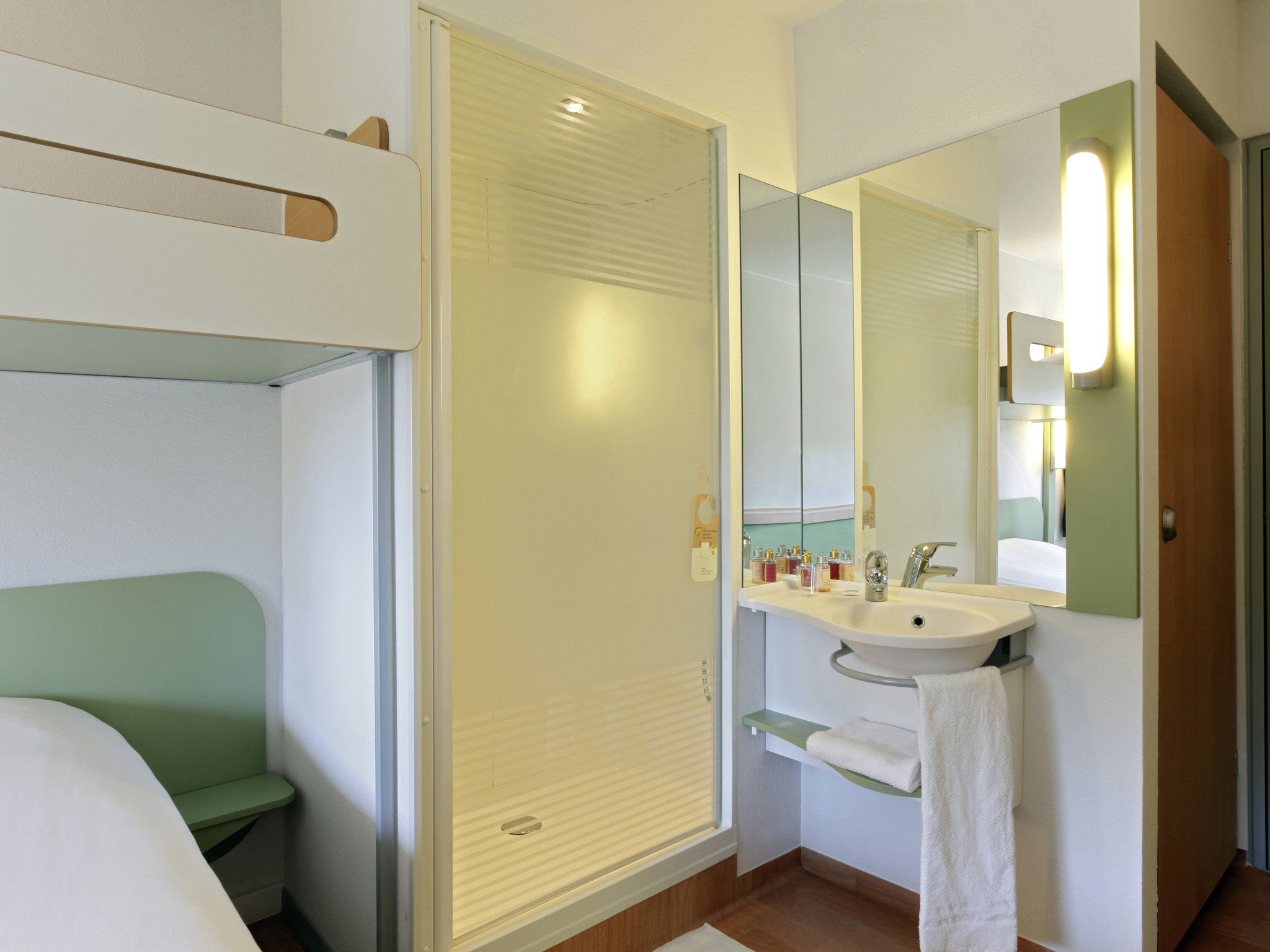 Foto - Logis Hôtel de Port d'Alon - St Cyr sur Mer