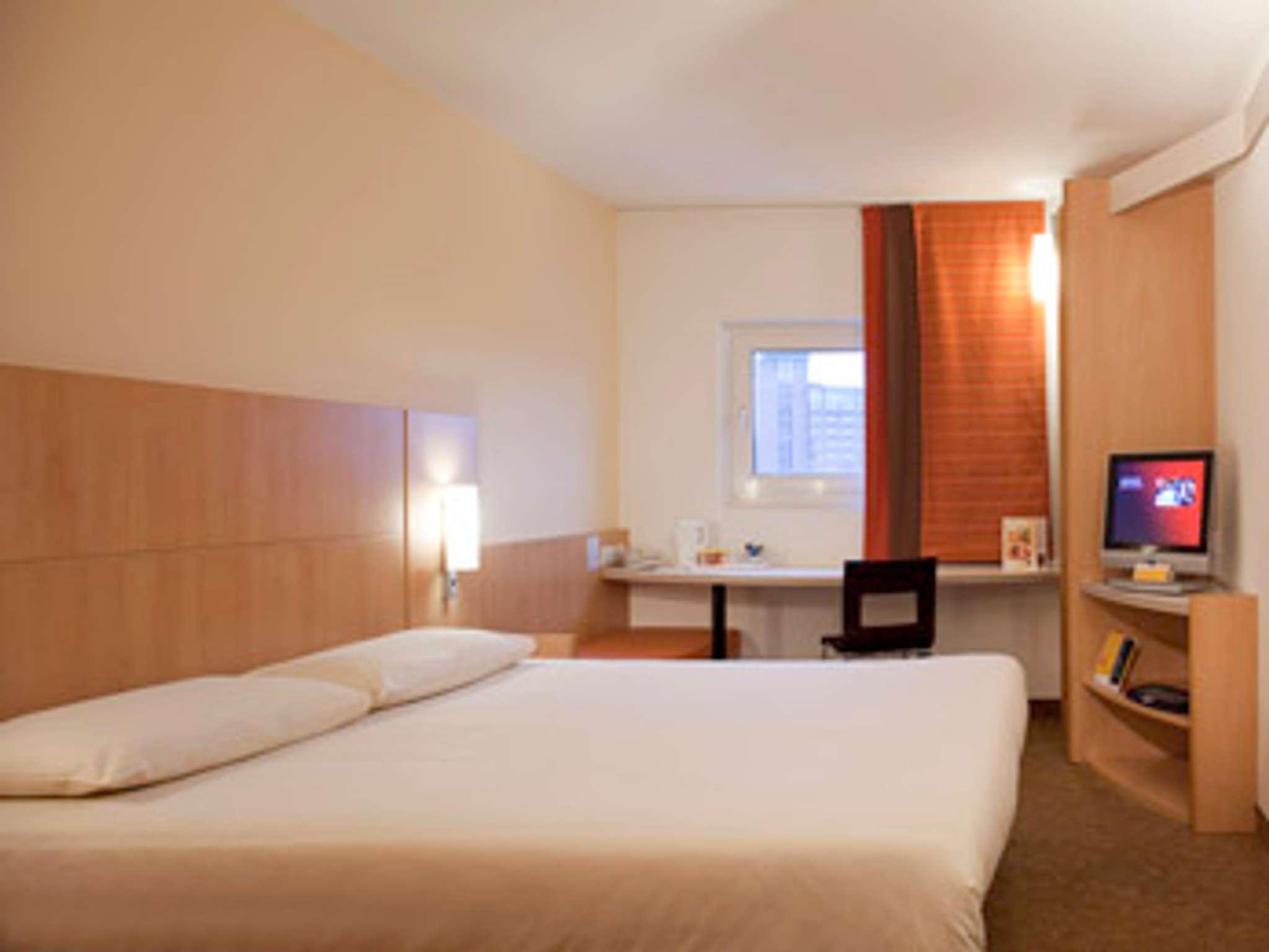 Photo - ibis Leeds Centre Marlborough Street