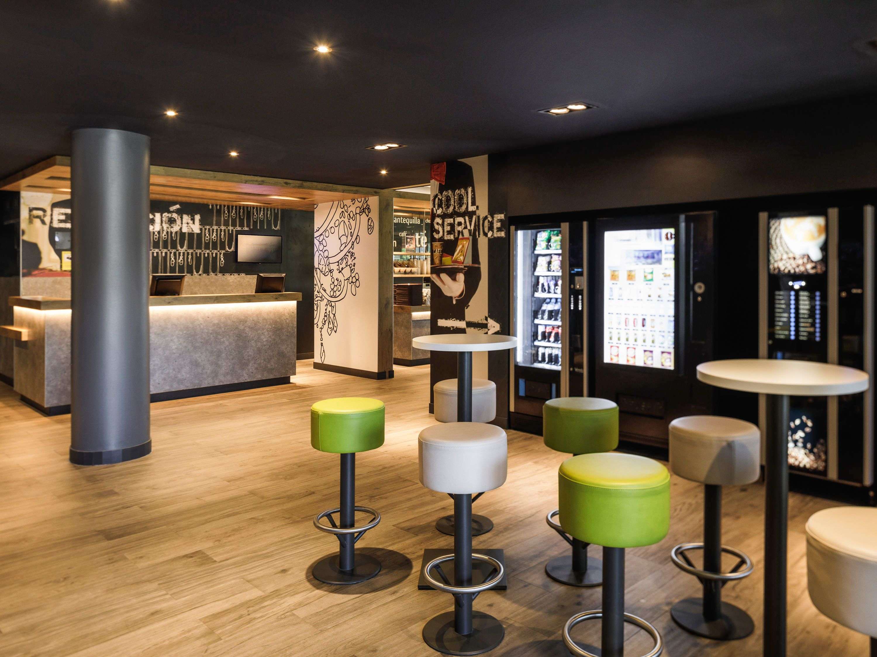 宜必思马拉加阿维尼达贝拉斯克斯机场快捷酒店