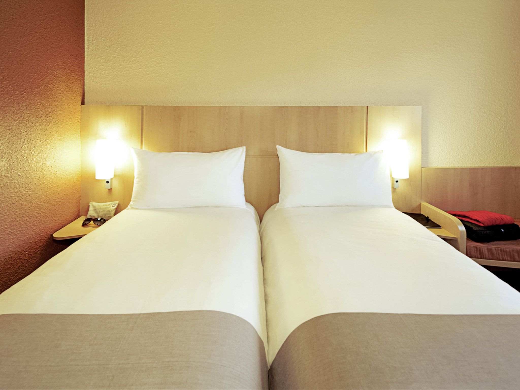 Ibis Hotel Köln Bonn Flughafen übernachten Und Parken all.accor.com