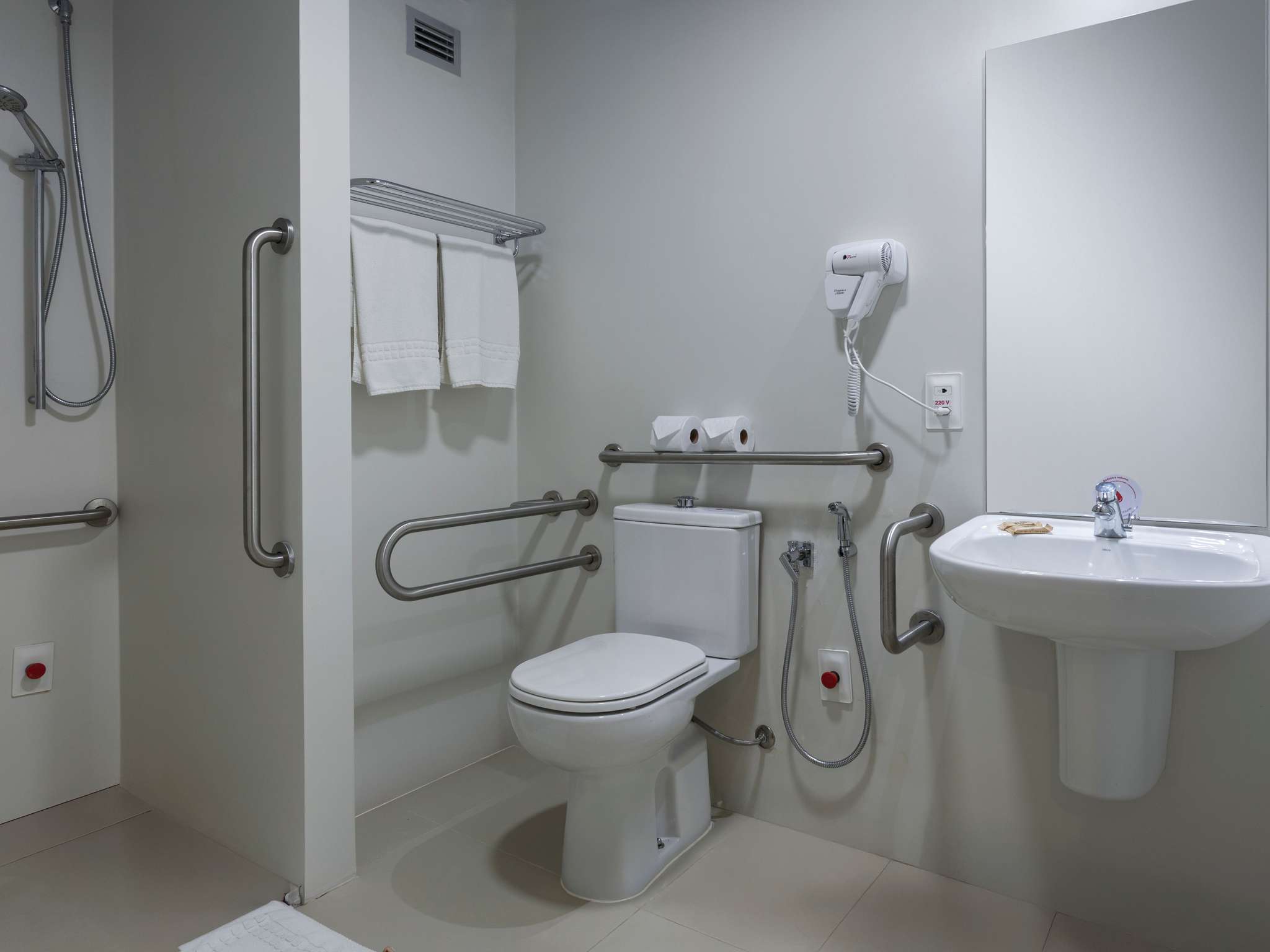 Photo - Ibis Salvador Rio Vermelho