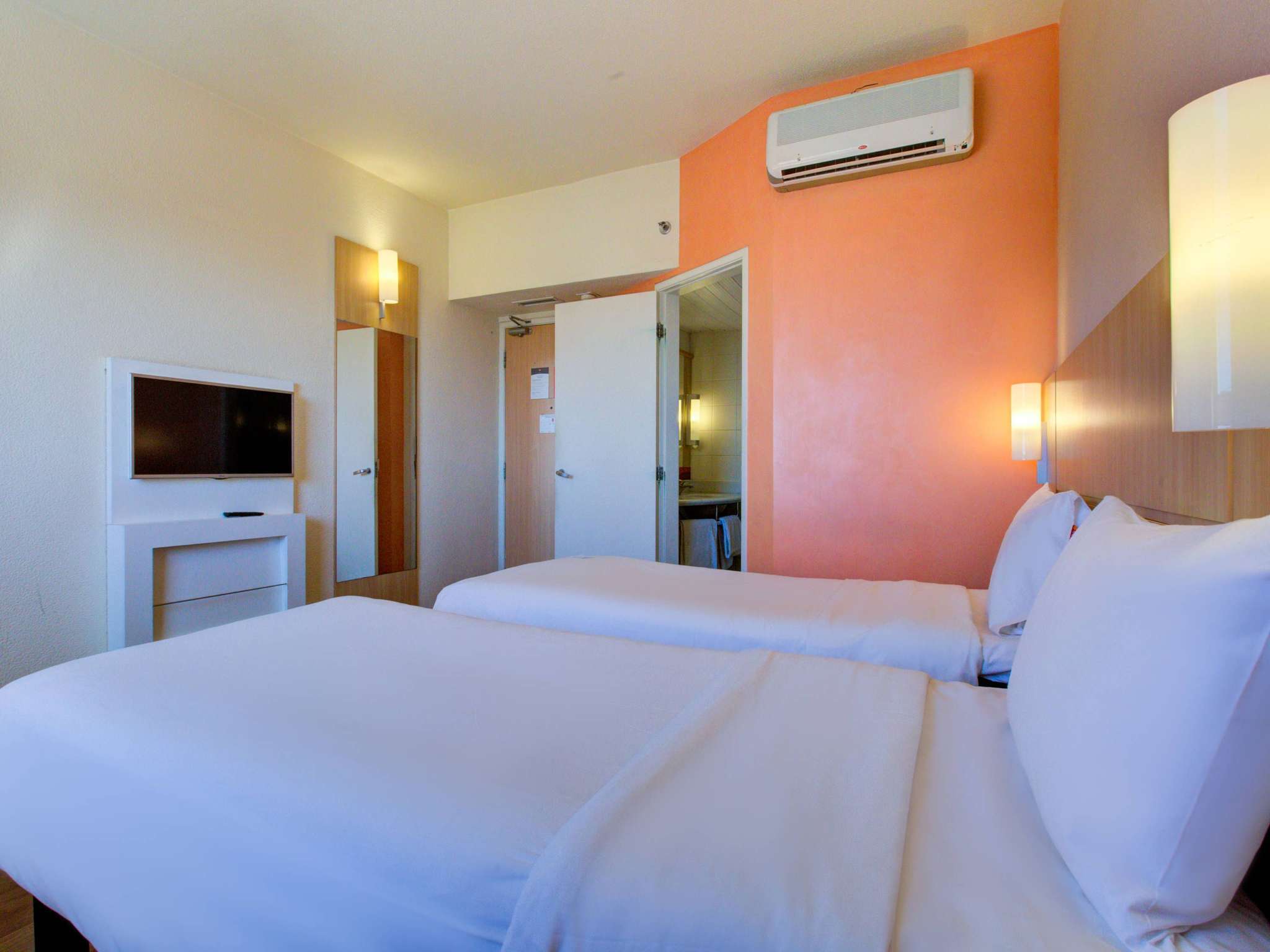 Photo - ibis Vitoria Praia do Canto