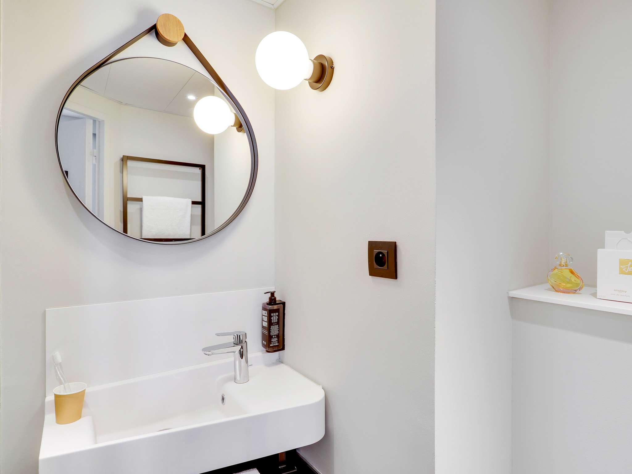 Photo - ibis Levallois Perret
