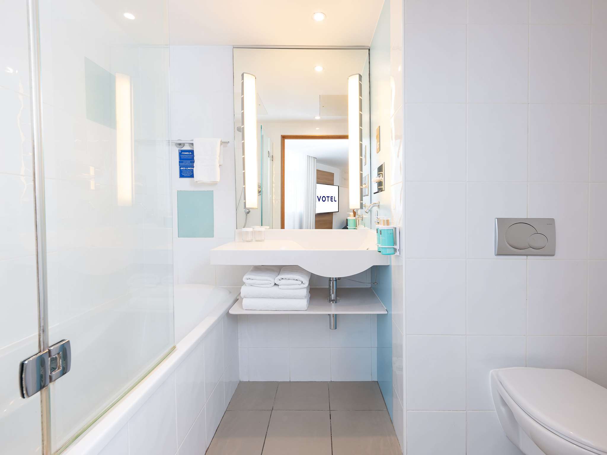 Photo - Novotel Cardiff Centre