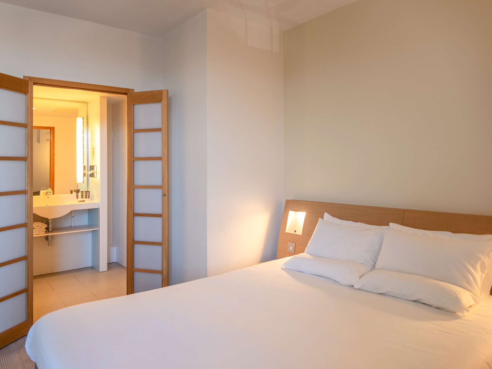 Photo - Novotel Cardiff Centre