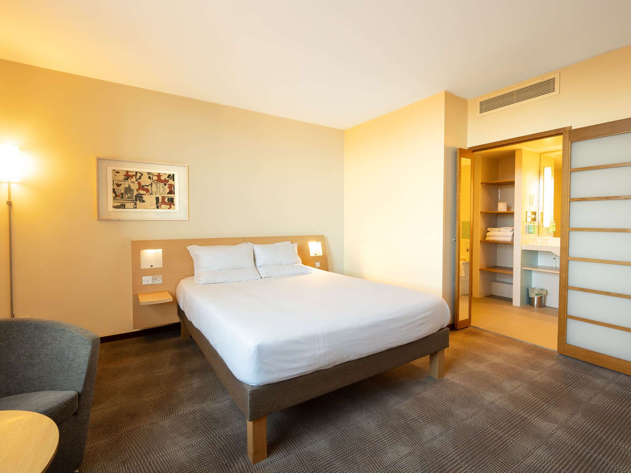 Photo - Novotel Cardiff Centre