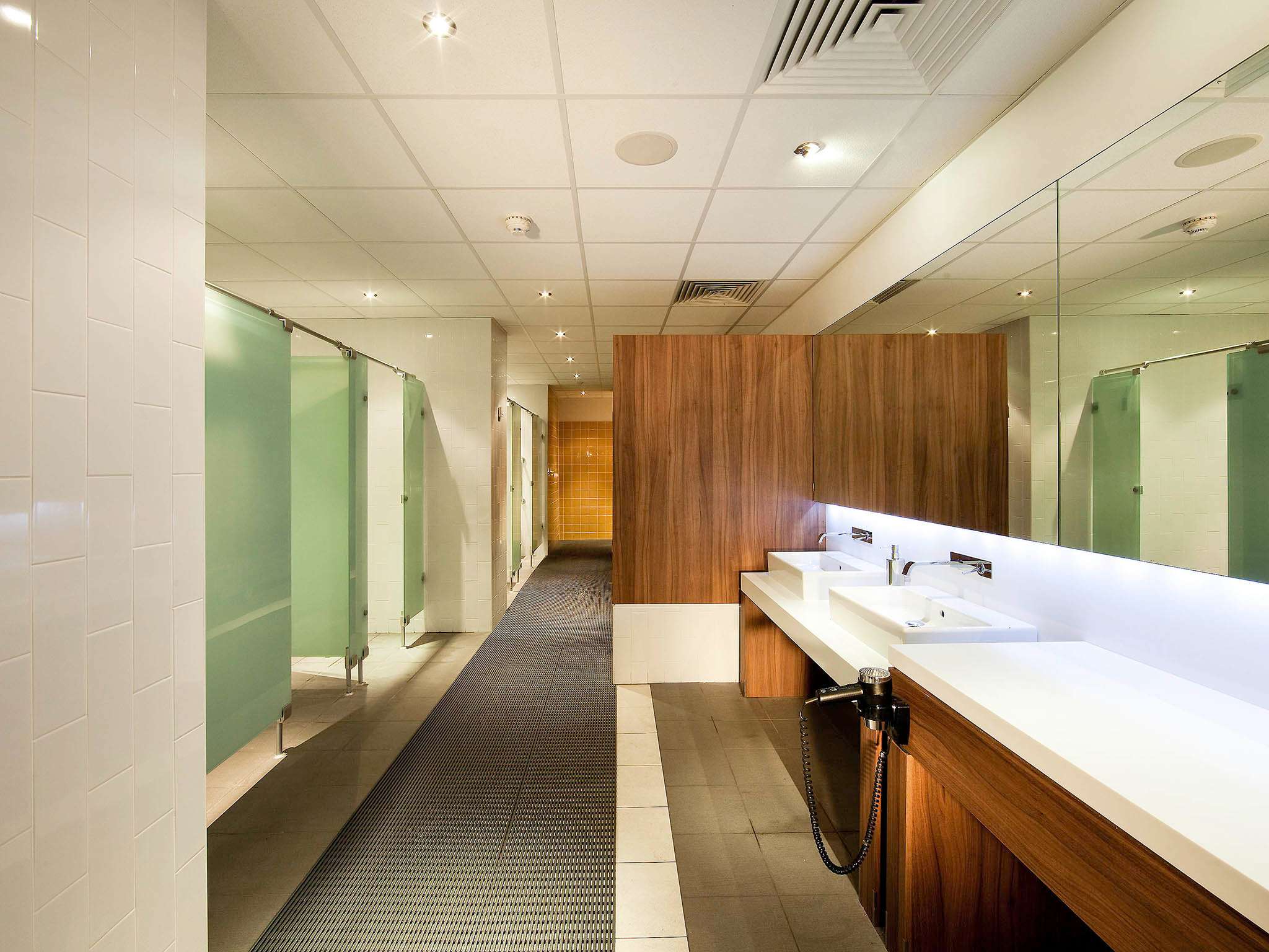 Photo - Novotel Cardiff Centre