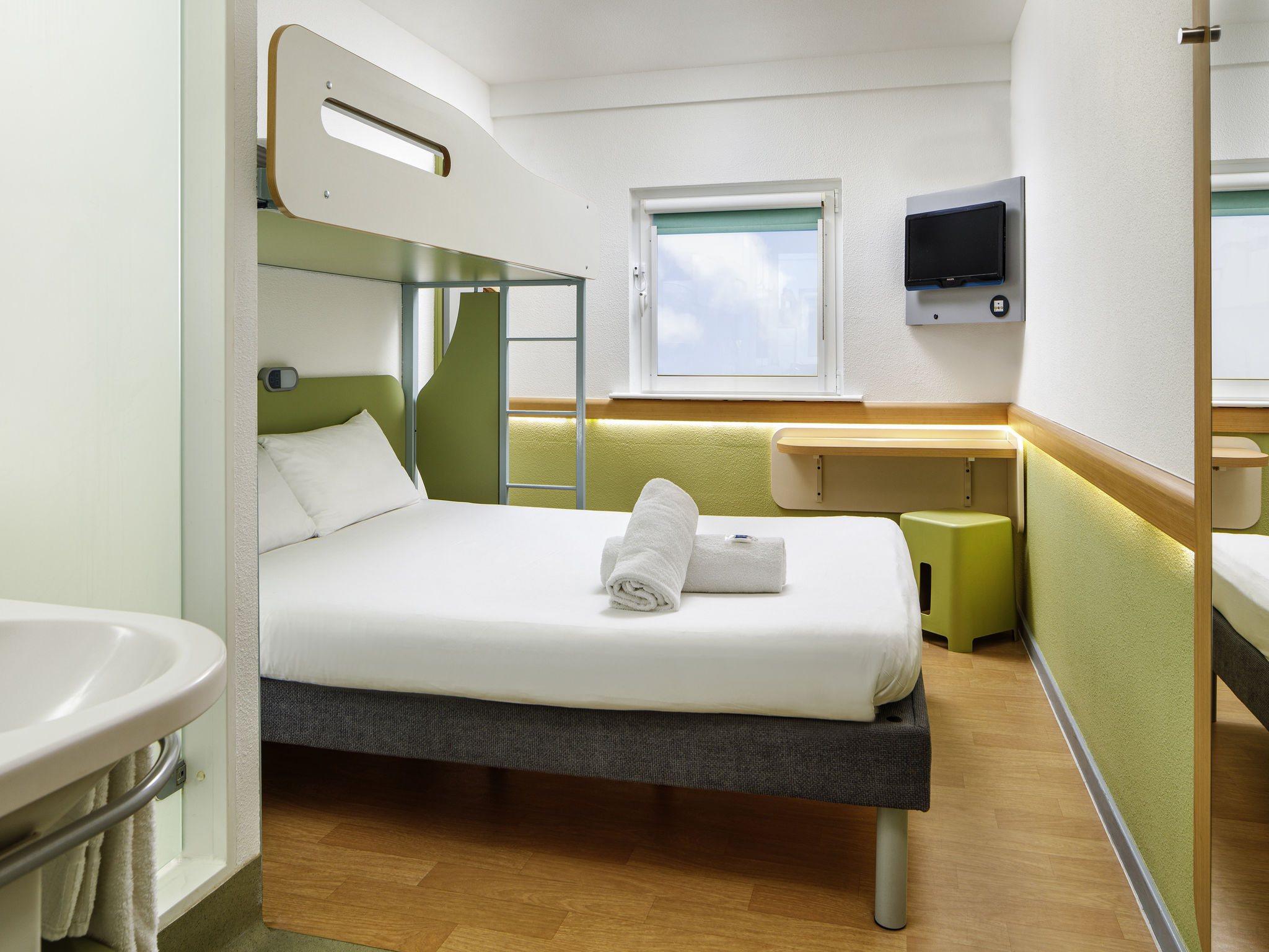 Ibis Budget Cardiff Centre Comfortable Hotel In Rooms Ibis Budget Cardiff Centre