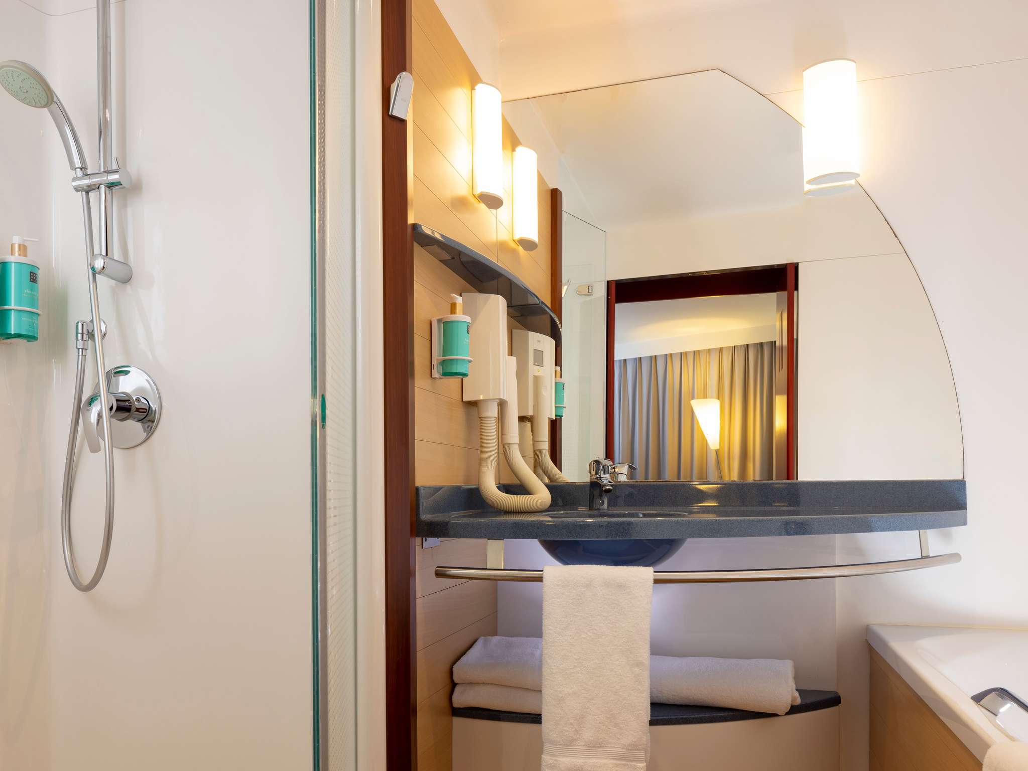 Photo - Novotel Suites Marseille Centre Euromed