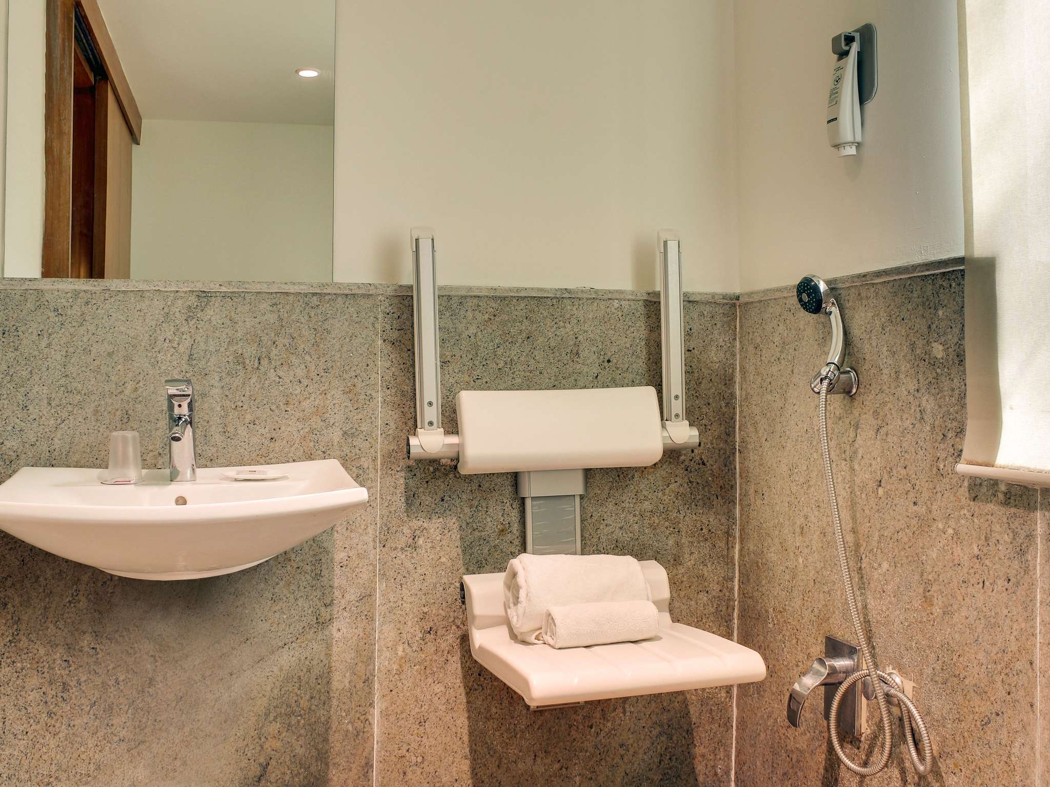 Photo - ibis Mumbai Airport - An Accor Brand