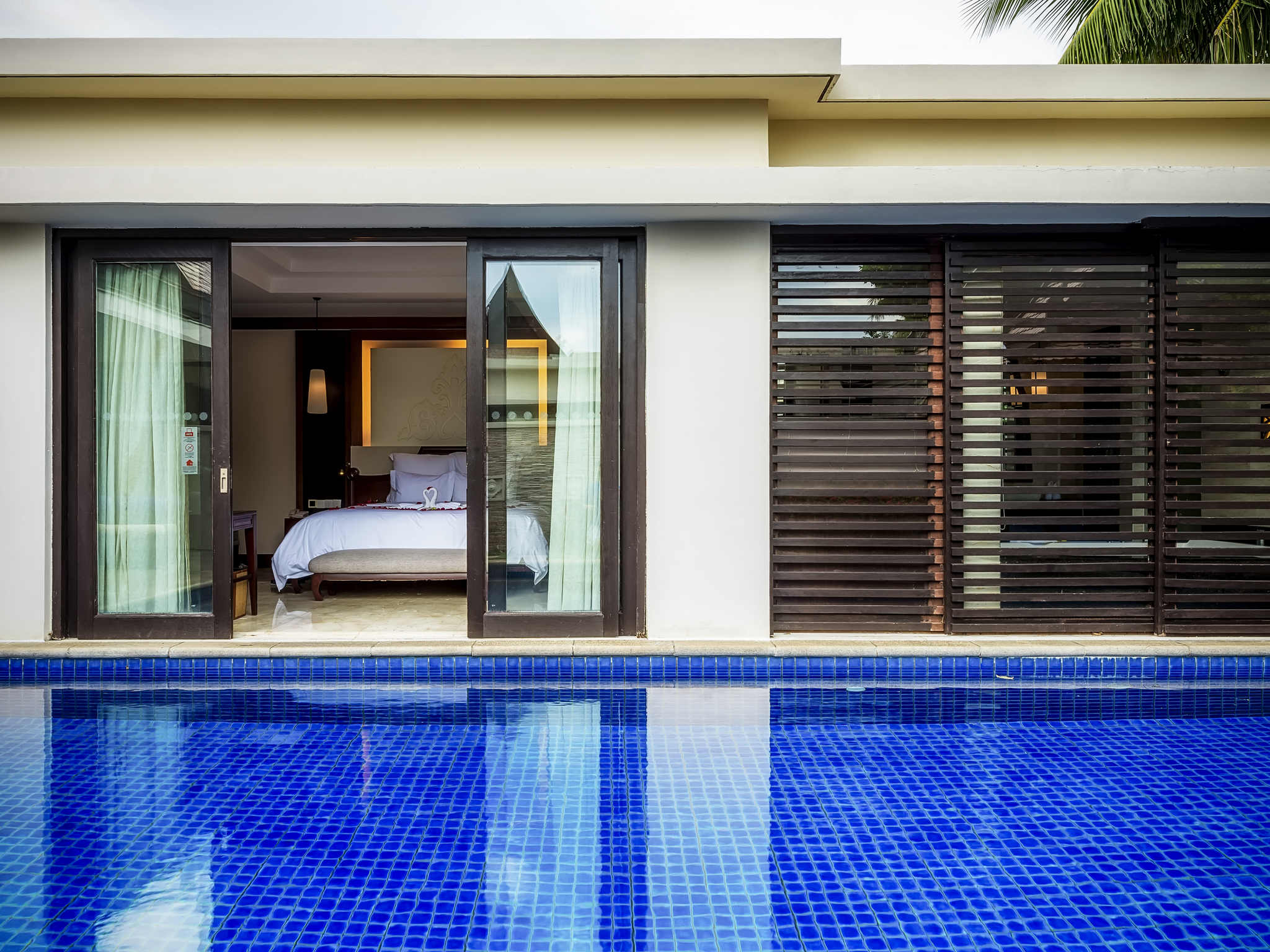 Pullman sanya yalong bay villas resort 5. Yalong bay villas &amp; spa 5*. pullman санья. пульман санья номер с выходом в бассейн. pullman sanya yalong bay 5*.