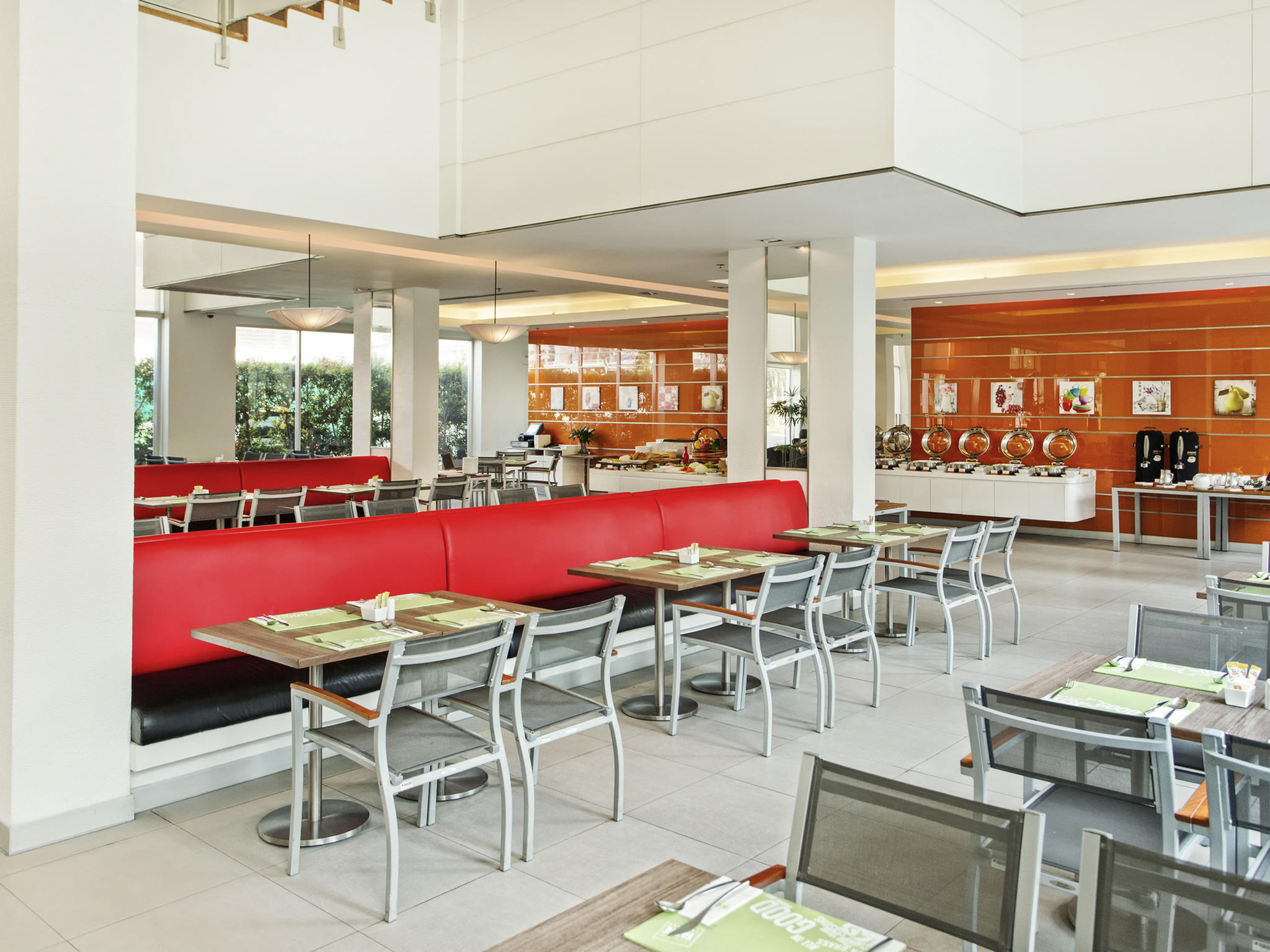 Ибис отель телефон. Отель Ибис Тайланд. Ibis Pattaya 3 Паттайя. Ibis Pattaya 3* Северная Паттайя,. Тайланд отель Ибис фото туристов.