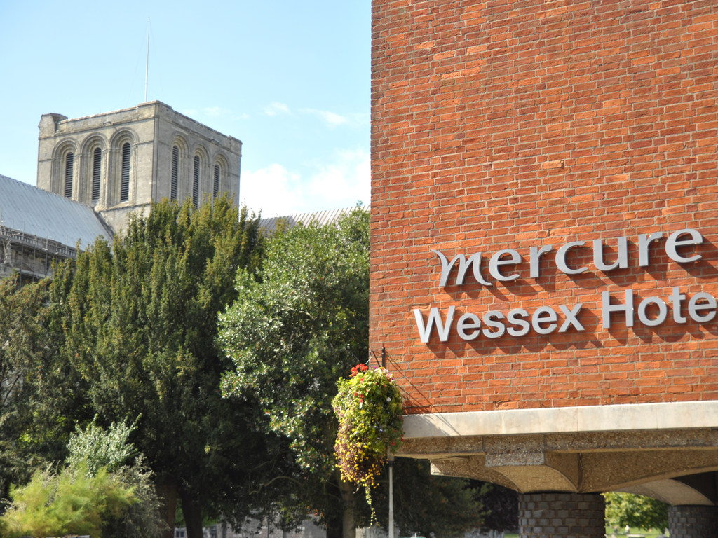 Mercure Winchester Wessex Hotel - Image 1